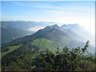 Blick von der Röti nach Osten gegen Balmberg, Chamben und Höllchöpfli